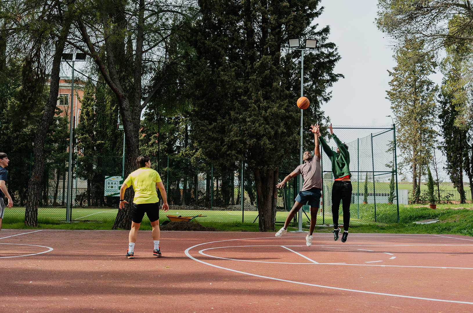 Students playing basketball at Campus Bravo