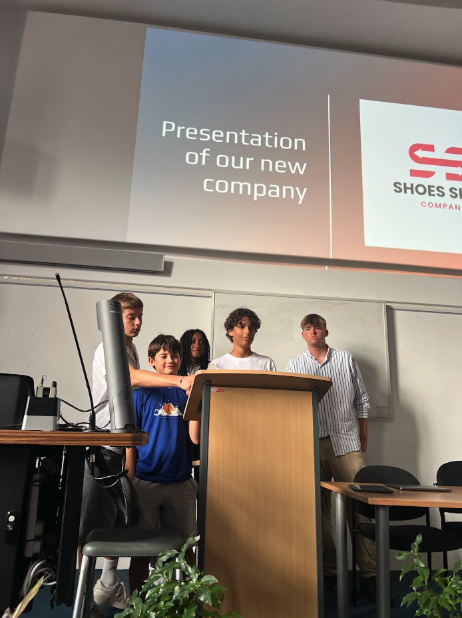 Team presenting Shoes Si startup at Demo Day