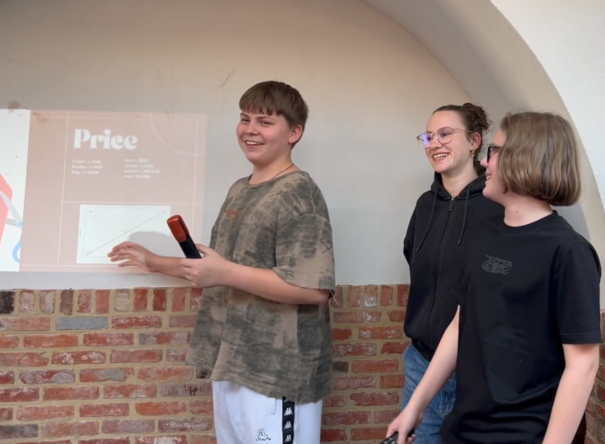 Teens pitching at Demo Day